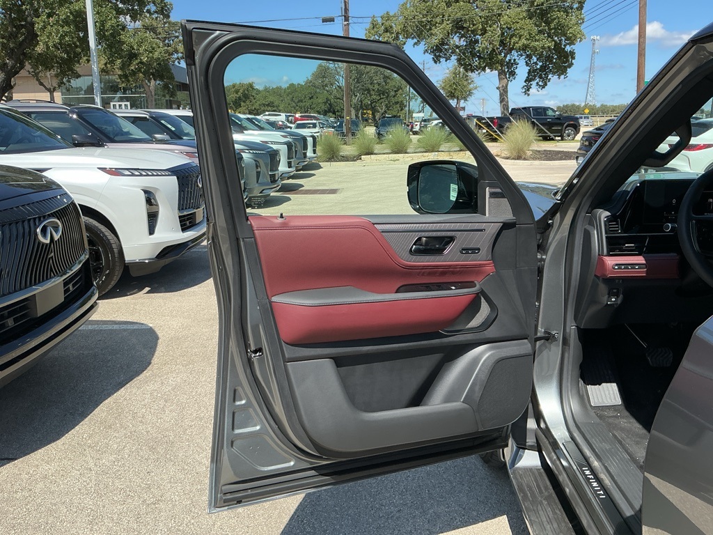 2026 Infiniti QX80 photo 18