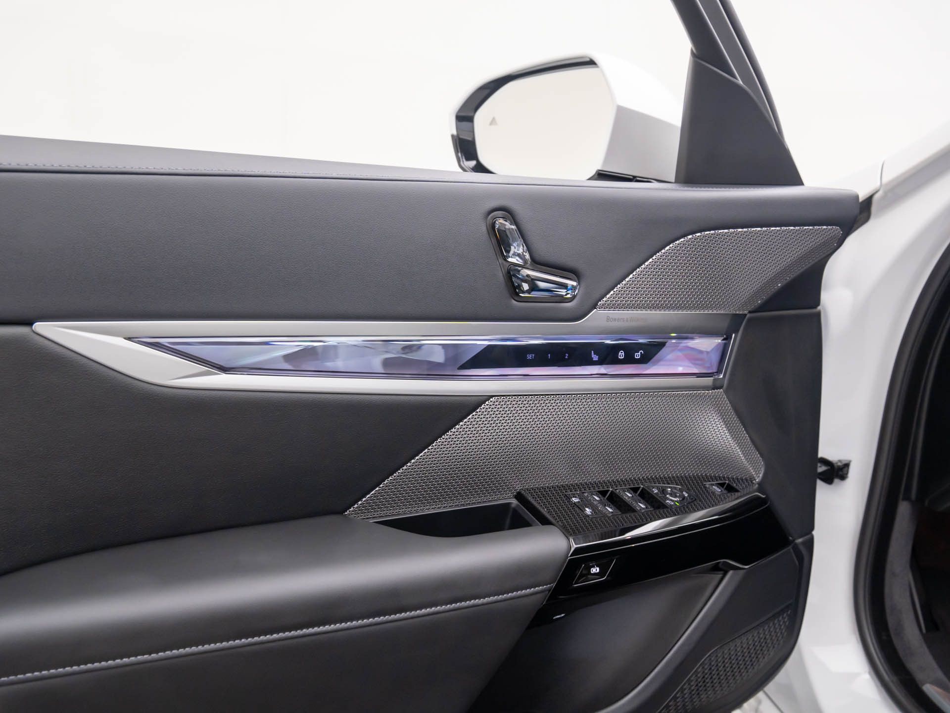 New 2025 Mineral White Metallic BMW 760i xDrive image 12