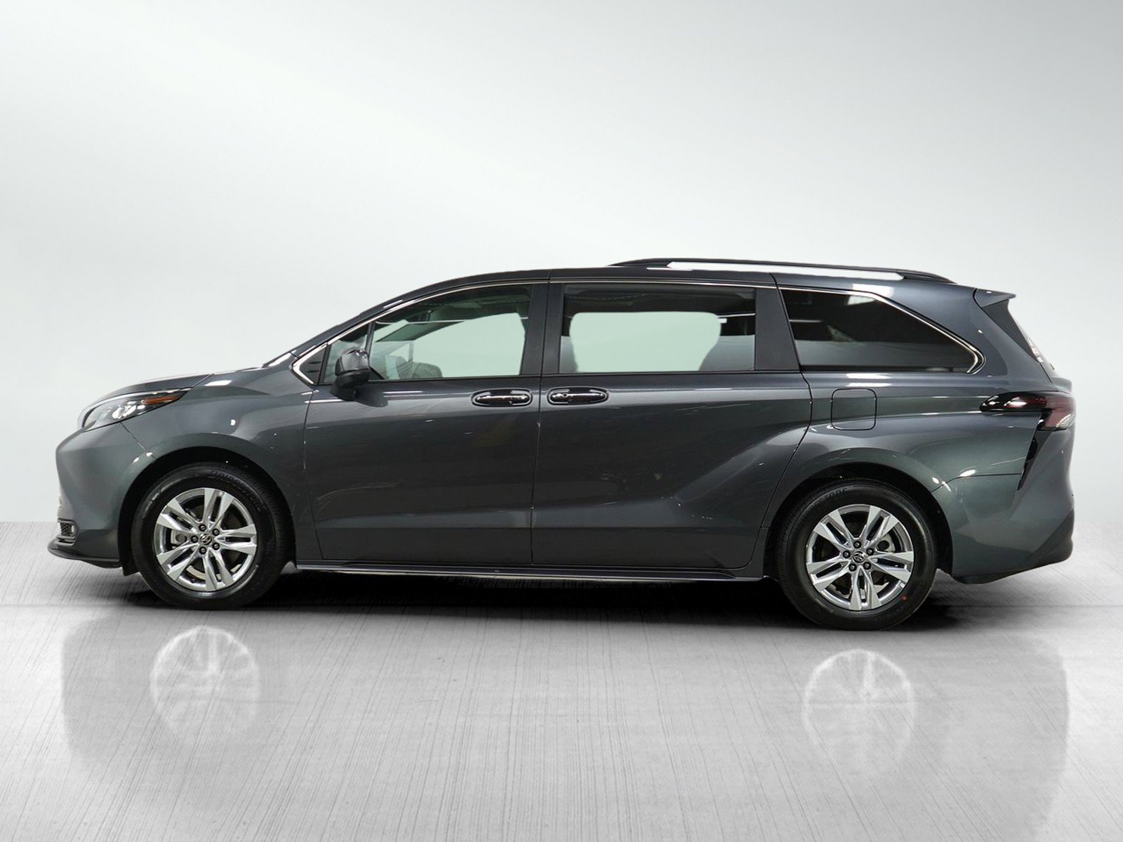 Used 2025 Toyota Sienna XLE with VIN 5TDJSKFCXSS186304 for sale in Bloomington, Minnesota