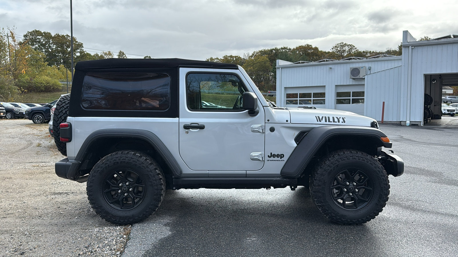 2024 Jeep Wrangler Willys photo 3