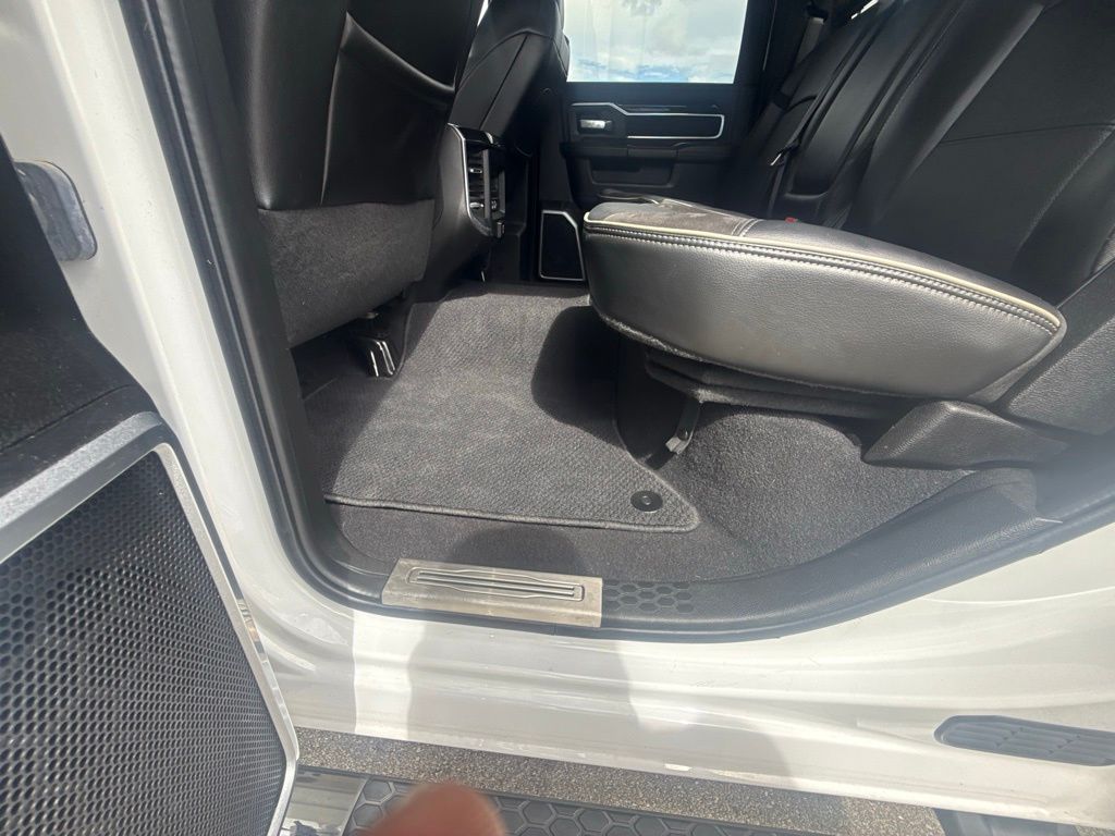 2020 Ram 3500 Laramie photo 24
