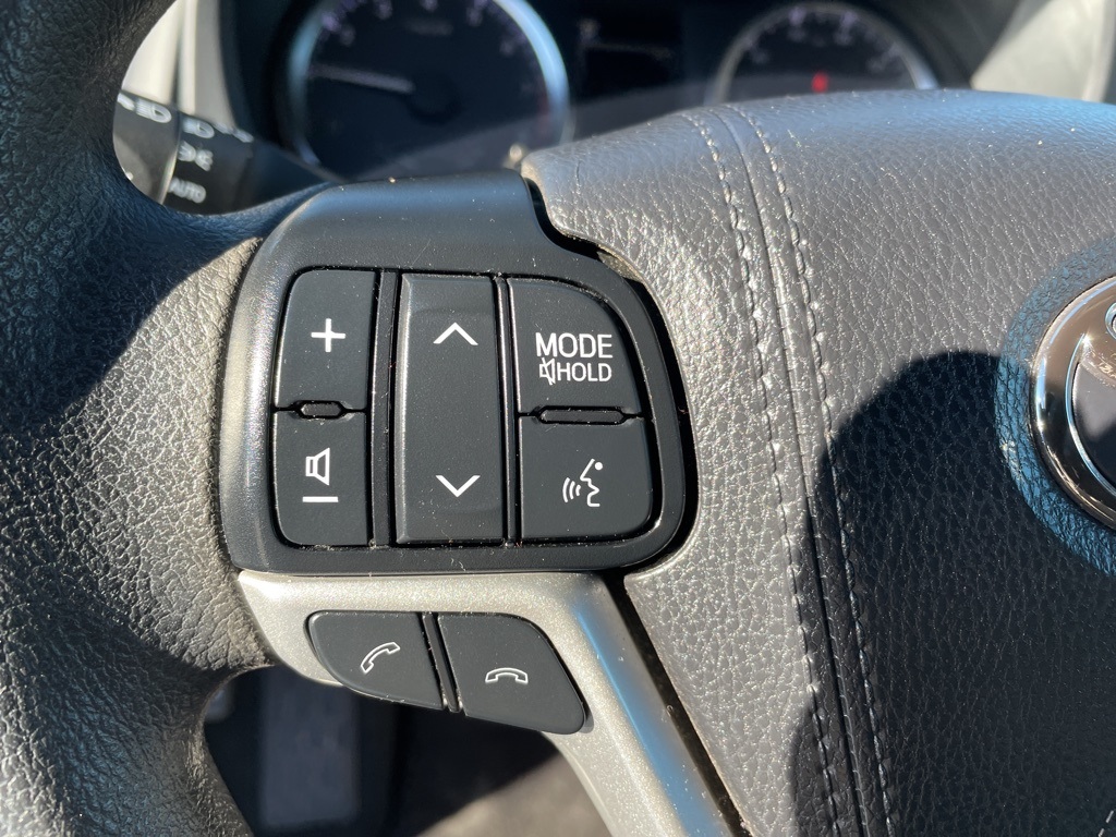 2019 Toyota Highlander LE Plus photo 12