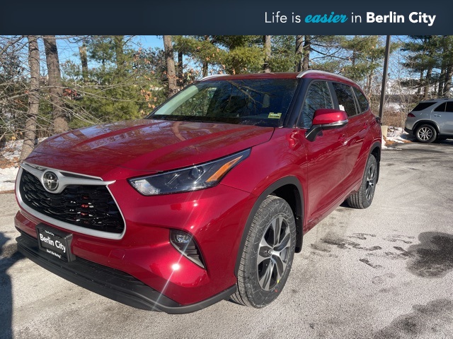 2026 Toyota Highlander XLE's photo