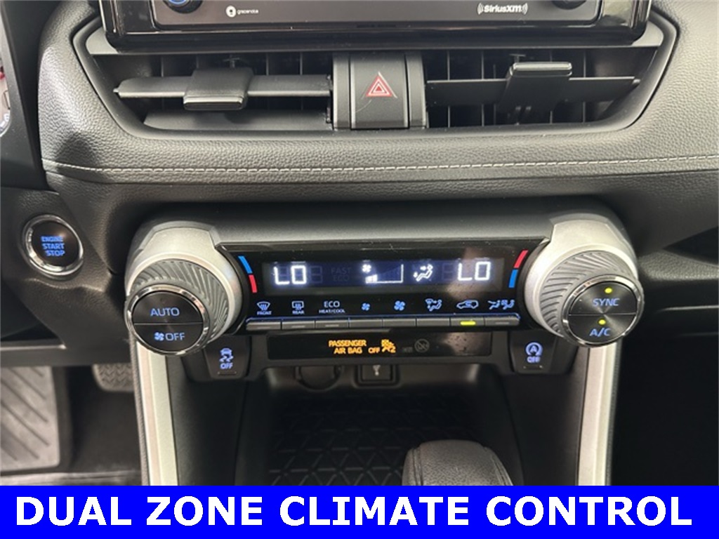 2021 Toyota RAV4 XLE photo 4
