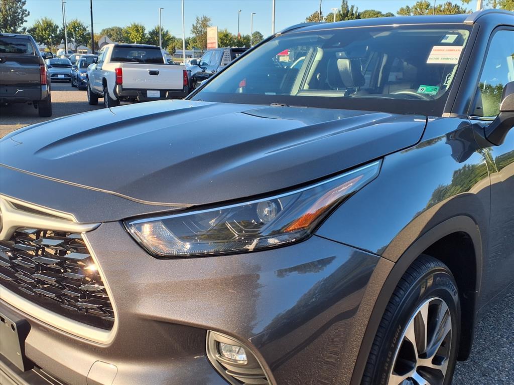 2022 Toyota Highlander XLE photo 3