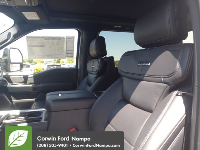 2025 Ford F-350 Platinum photo 13