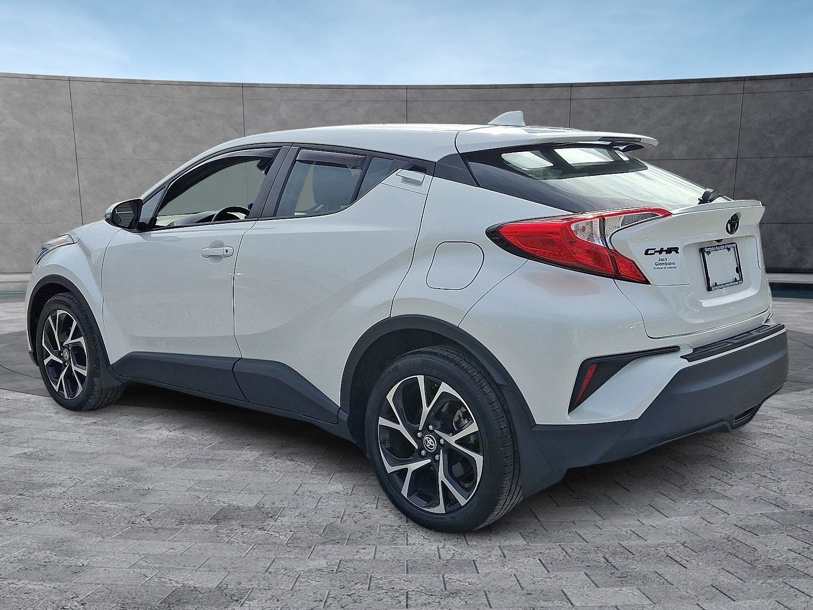 2020 Toyota C-HR XLE photo 7