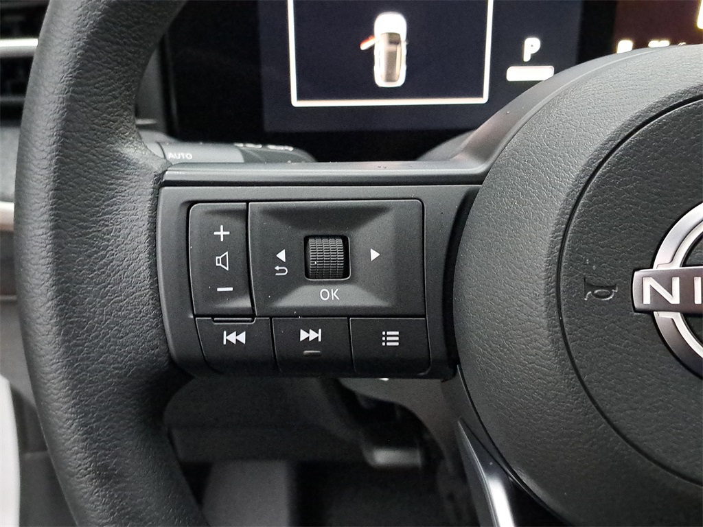 2026 Nissan Kicks SV photo 21