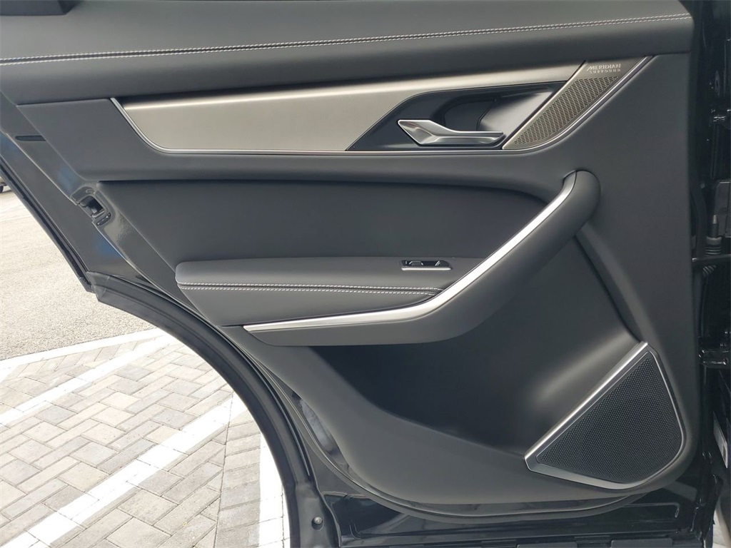 2026 Jaguar F-PACE P400 R-Dynamic S photo 21