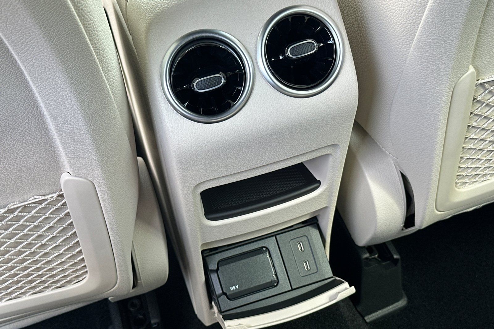2025 Mercedes Benz GLB 250 photo 20