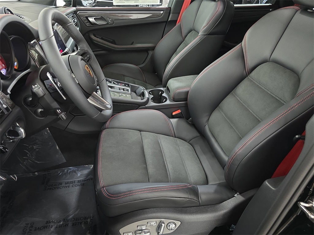 2026 Porsche Macan GTS photo 3