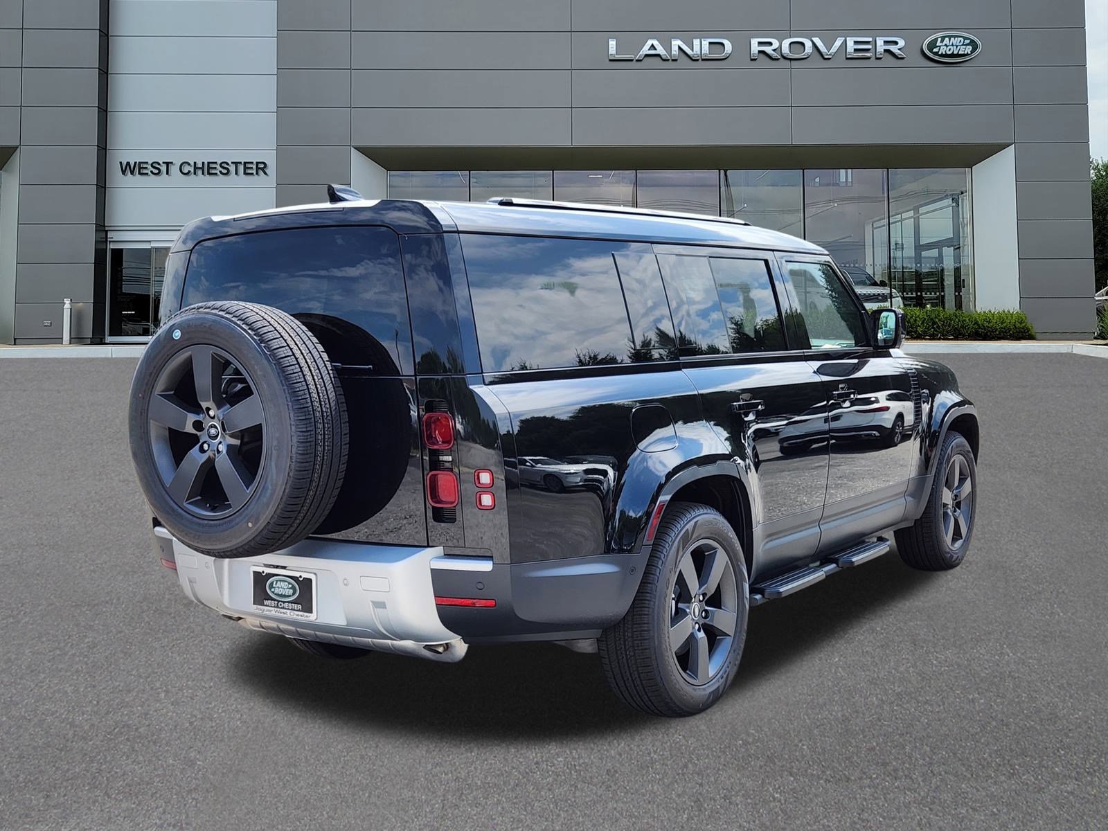 2025 Land Rover Defender 130 S photo 4