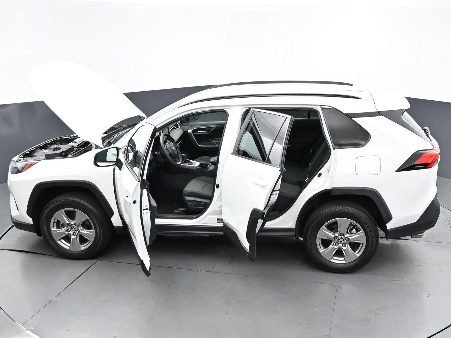 2023 Toyota RAV4 XLE photo 35