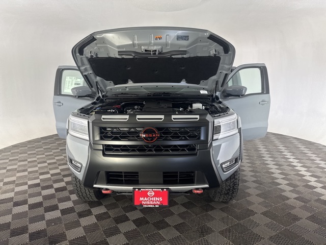 2025 Nissan Frontier PRO-4X photo 11
