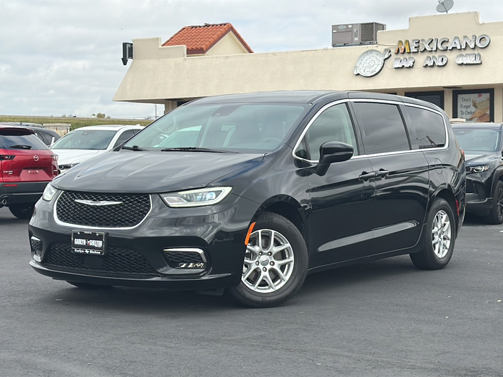 2023 Chrysler Pacifica Touring L photo 2