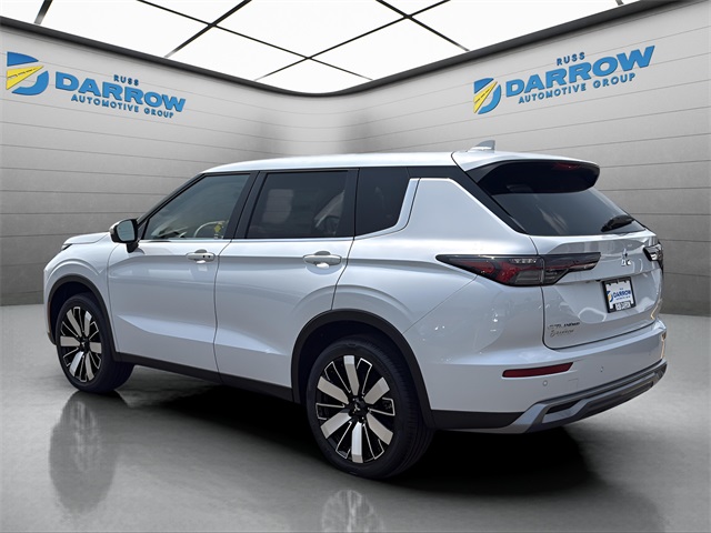 2025 Mitsubishi Outlander SE photo 2