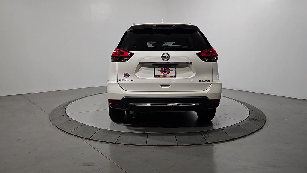 2017 Nissan Rogue SL photo 4