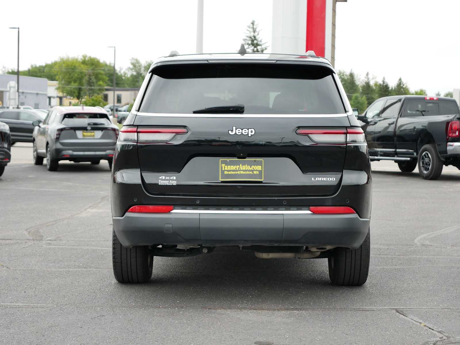 2023 Jeep Grand Cherokee Laredo photo 6