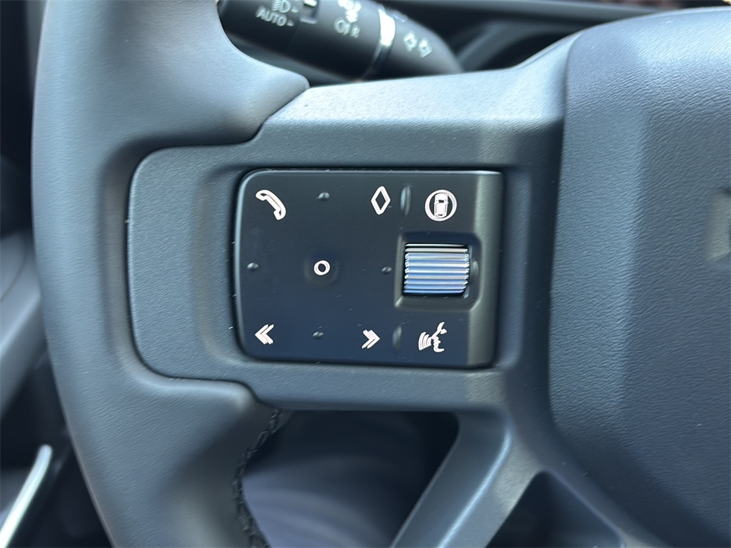 2025 Land Rover Defender 130 X-Dynamic SE photo 22