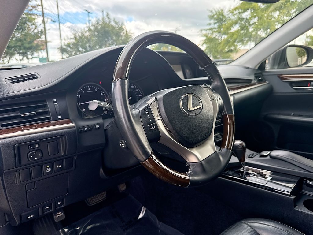2014 Lexus ES 350 photo 20