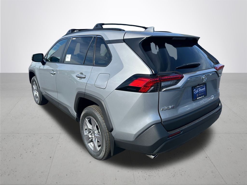 2025 Toyota RAV4 XLE photo 9