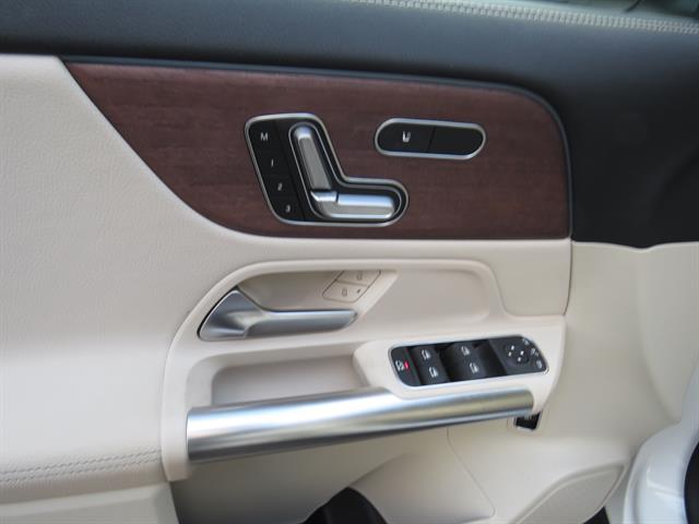 2023 Mercedes Benz GLA 250 4MATIC photo 2