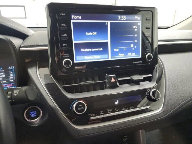 2022 Toyota Corolla Cross LE photo 24