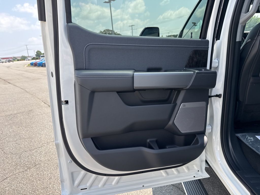 2025 Ford F-350 Lariat photo 15