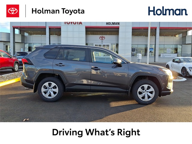 2025 Toyota RAV4 LE's photo