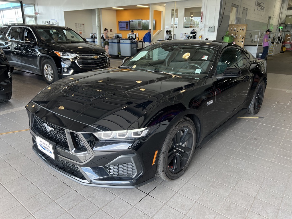 2024 Ford Mustang GT photo 3