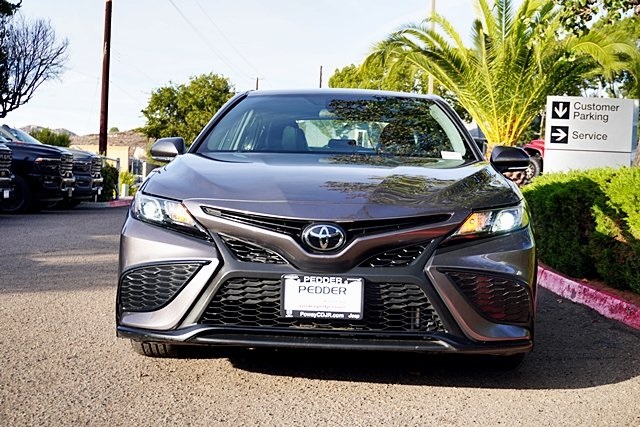 2023 Toyota Camry SE photo 4