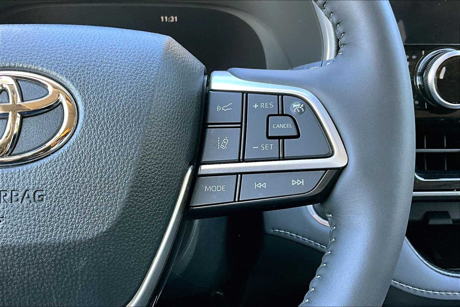 2024 Toyota Highlander Limited photo 24