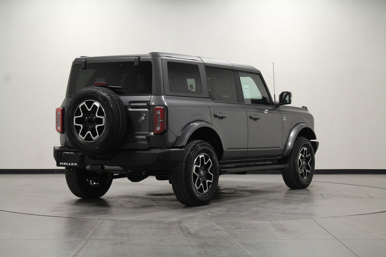2024 Ford Bronco Outer Banks photo 3