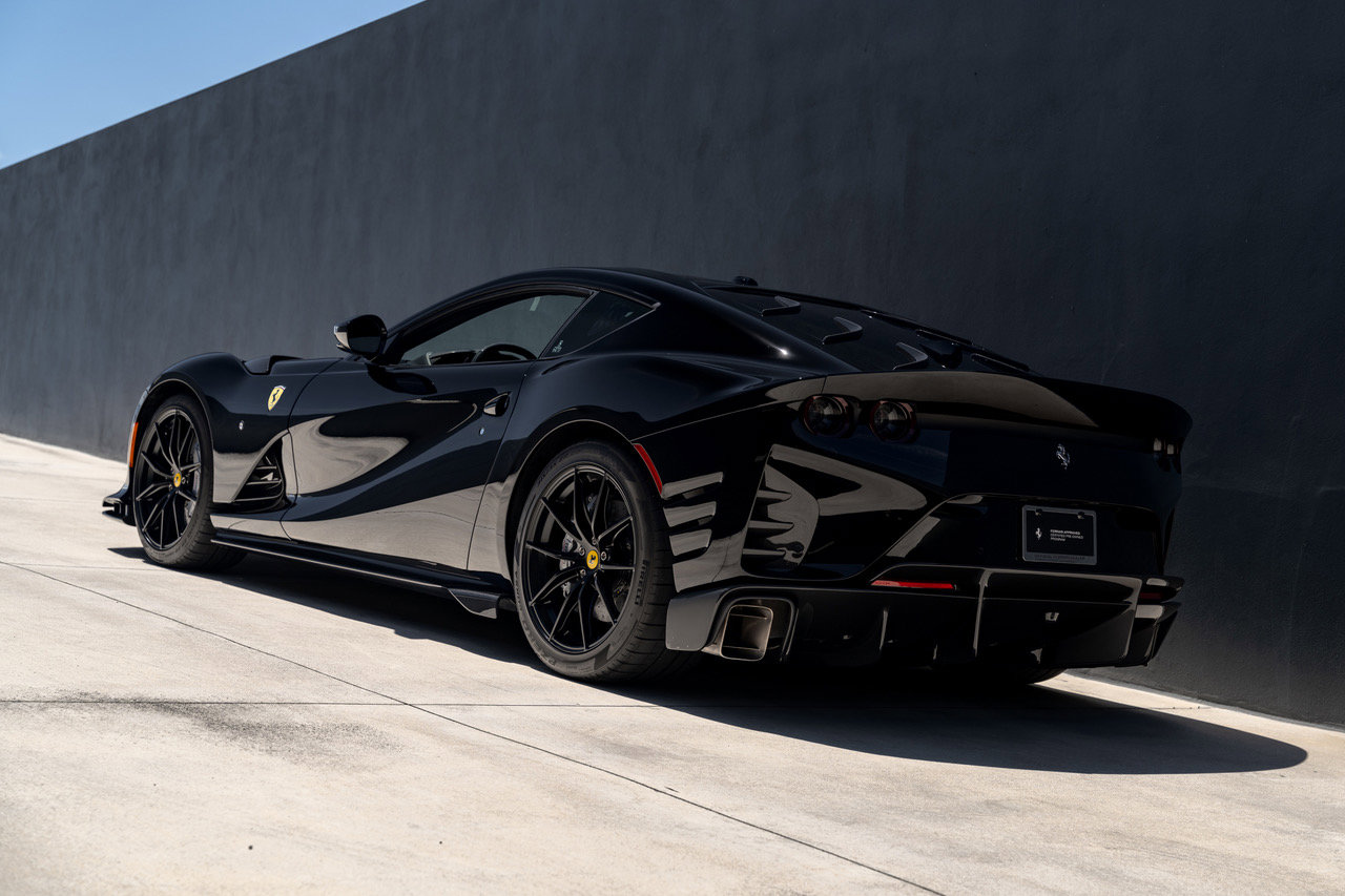 2024 Ferrari 812 Competizione photo 25