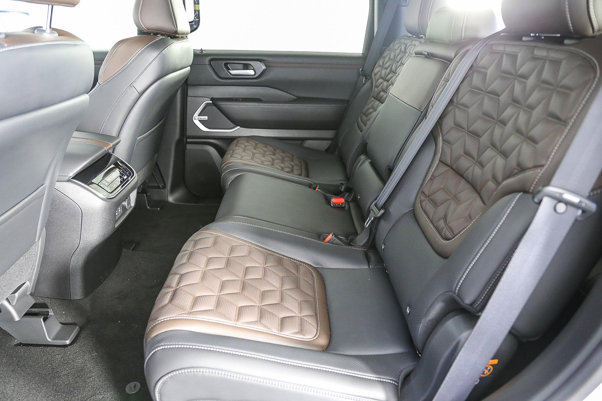 2025 Nissan Armada Platinum photo 16