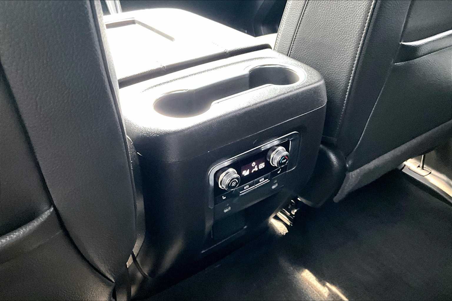 2022 Gmc Yukon Denali photo 24