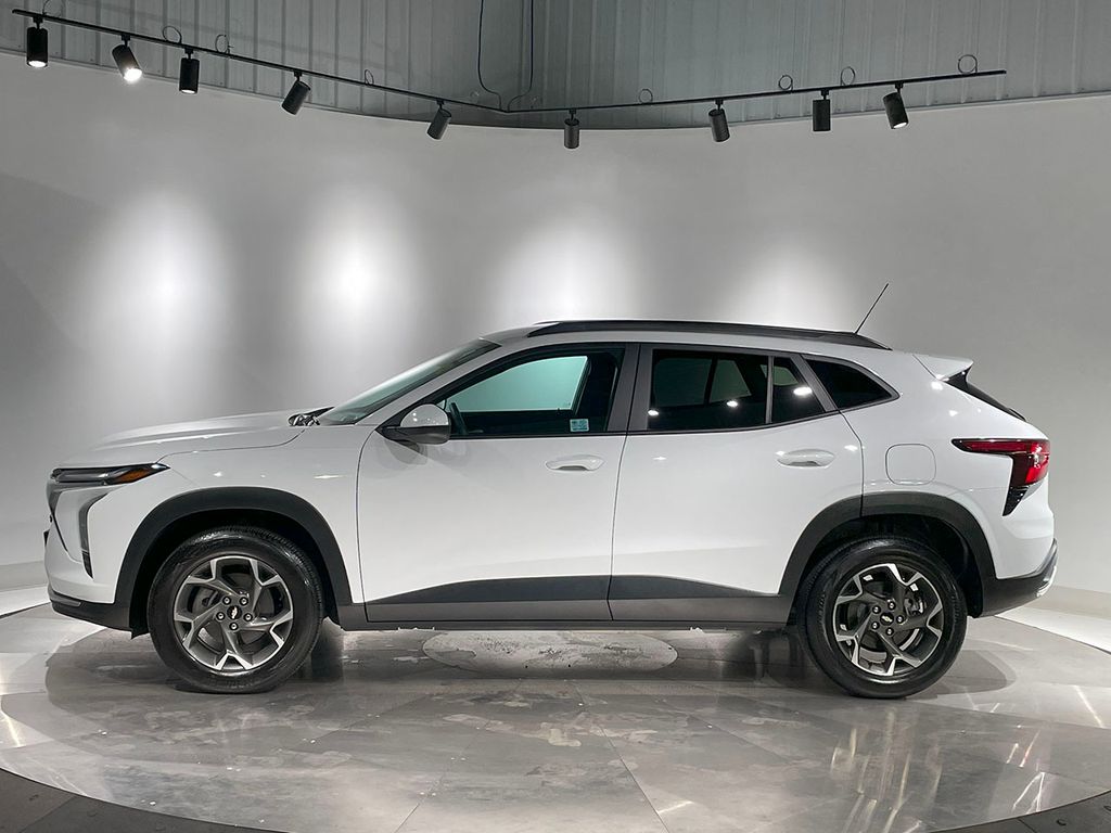 2024 Chevrolet Trax LT photo 4