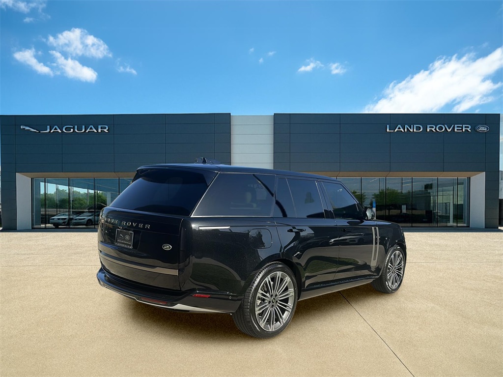 2023 Land Rover Range Rover SE photo 4