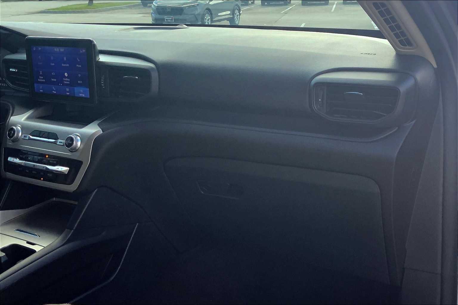 2022 Ford Explorer Base photo 13