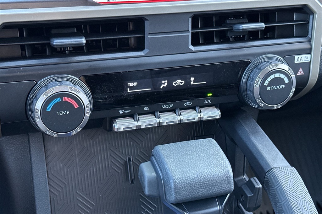 2025 Toyota Tacoma SR5 4x4 Double Cab photo 18