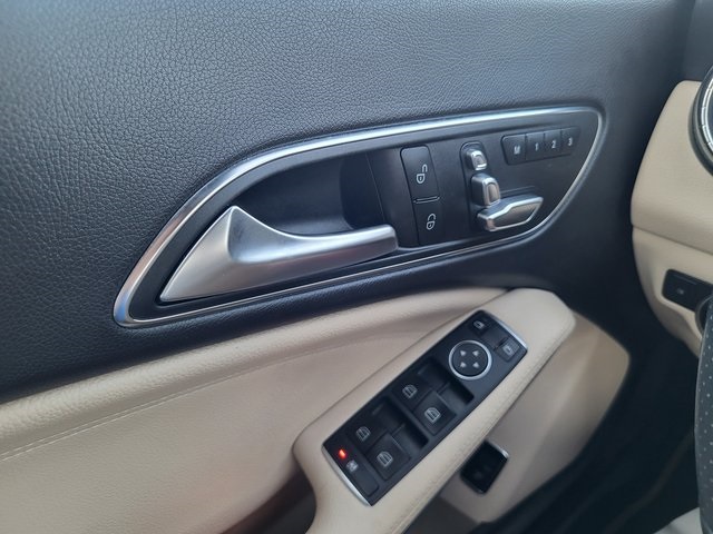 2018 Mercedes Benz CLA 250 photo 27