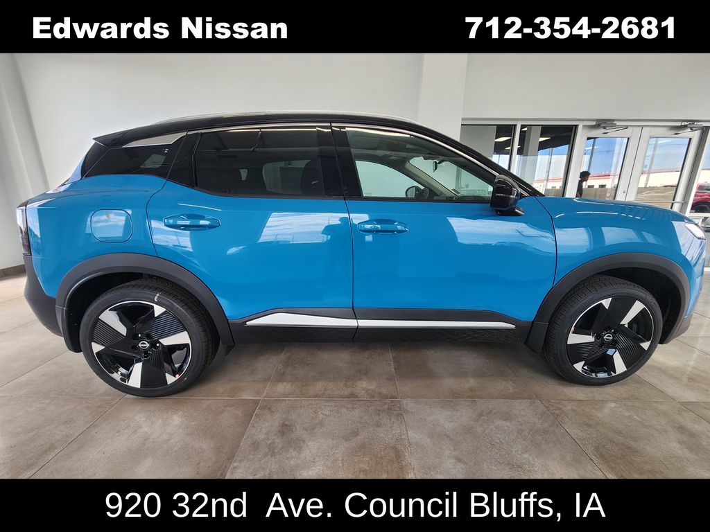 2025 Nissan Kicks SR AWD's photo