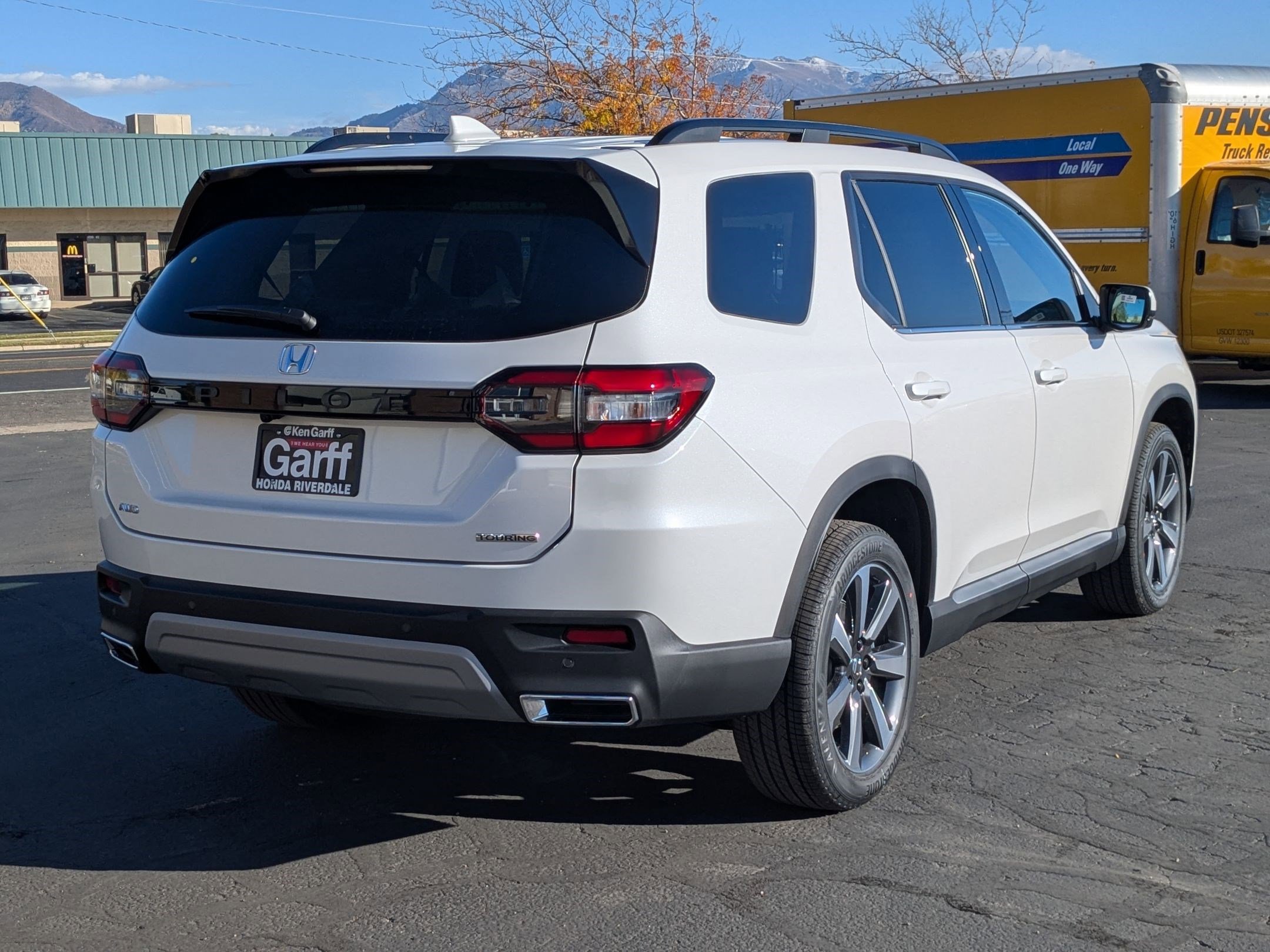 2025 Honda Pilot Touring photo 2