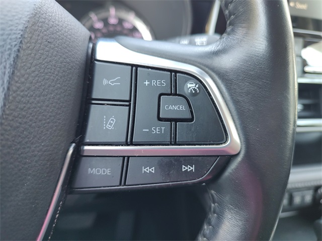 2021 Toyota Highlander LE photo 14