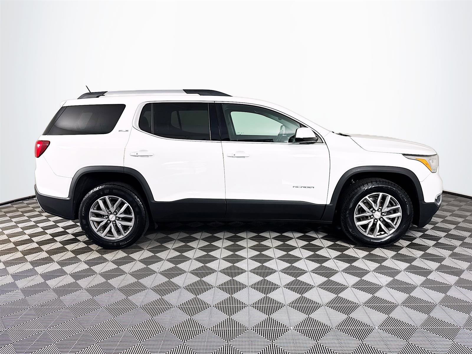 2018 Gmc Acadia SLE photo 2
