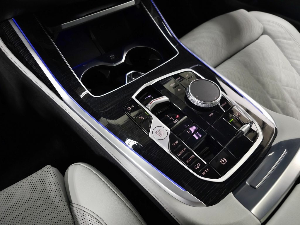 2023 BMW X7 - Image 36