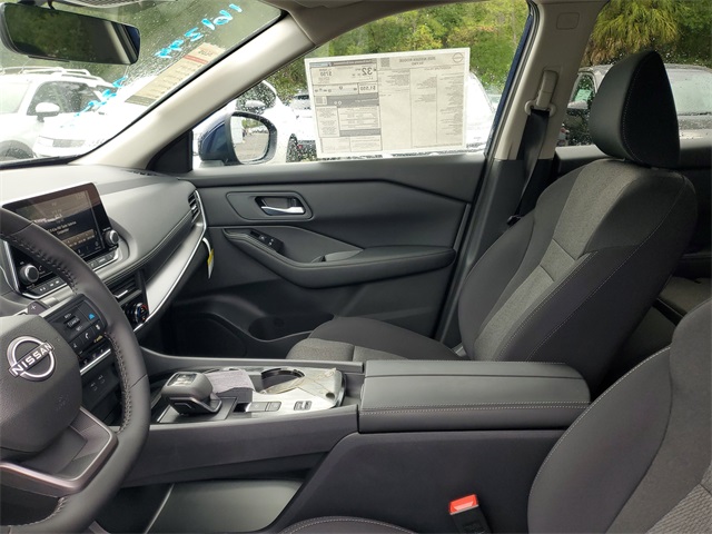 2026 Nissan Rogue SV photo 4
