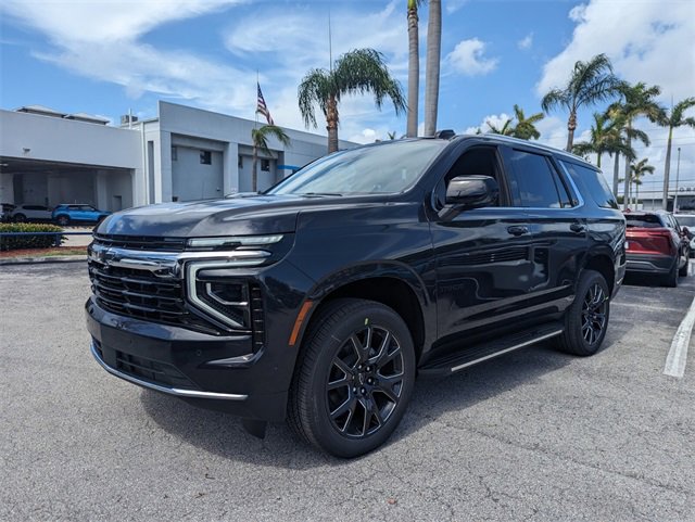 2025 Chevrolet Tahoe LS photo 4