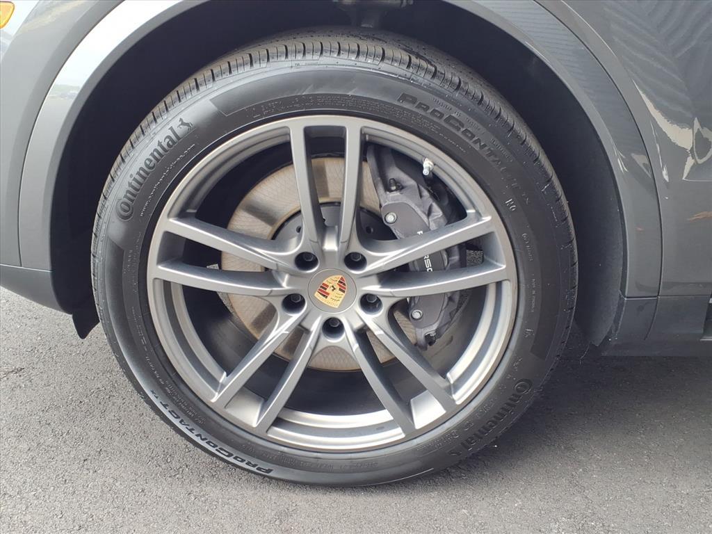 2023 Porsche Cayenne Platinum Edition photo 30