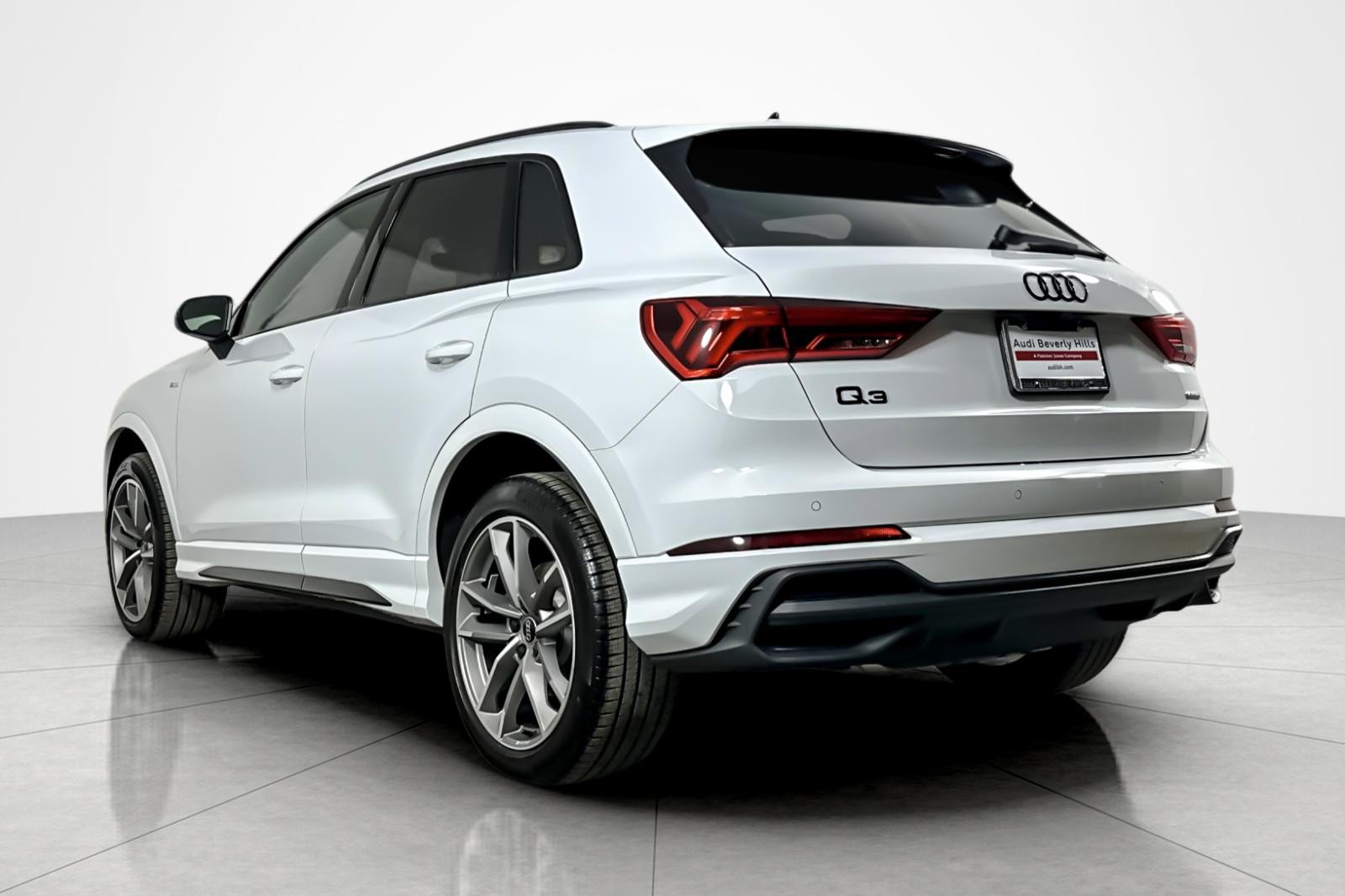 2025 Audi Q3 S line Premium 45 TFSI photo 3
